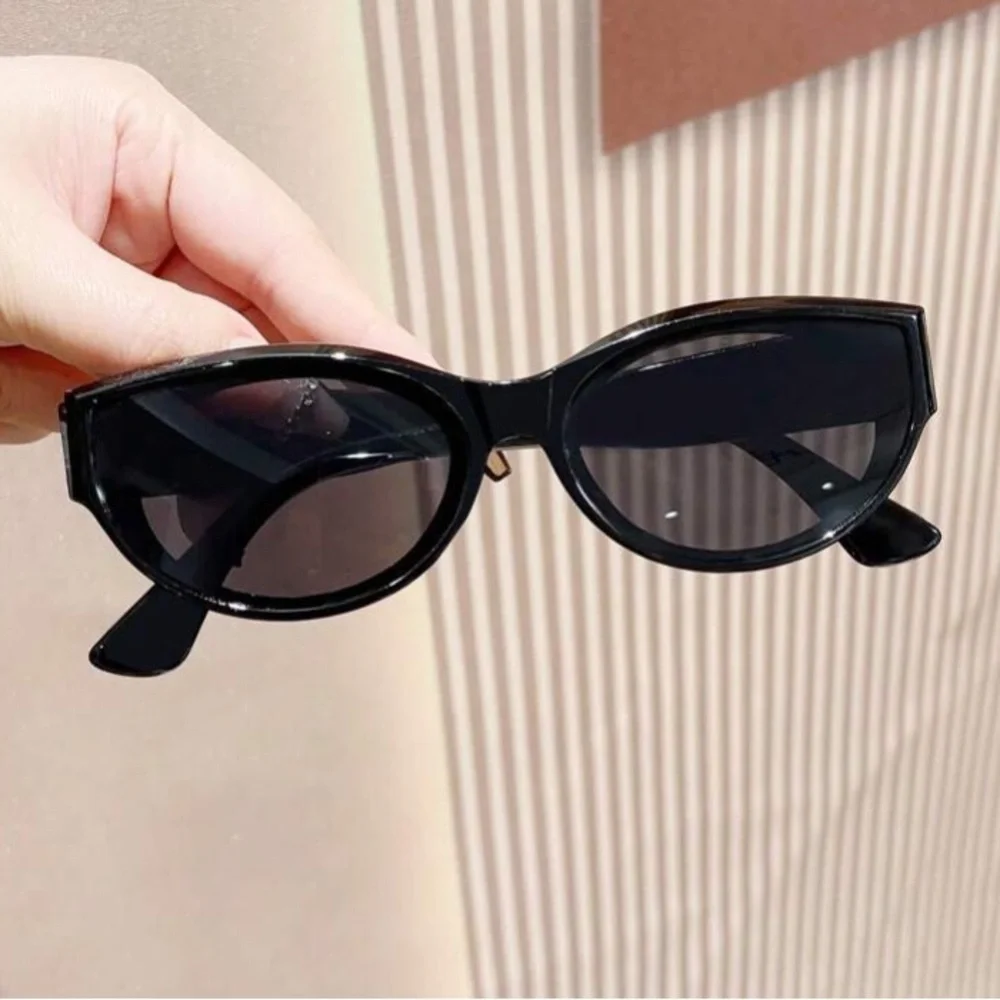 Luxe black trendy cat eye oval sunglasses